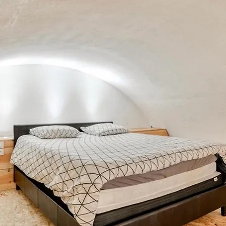 Duplex Climatisé 65m2 Refait à Neuf